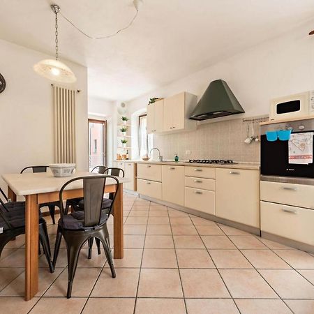 말세진느 La Casa Del Borgo Con Parcheggio 아파트 외부 사진